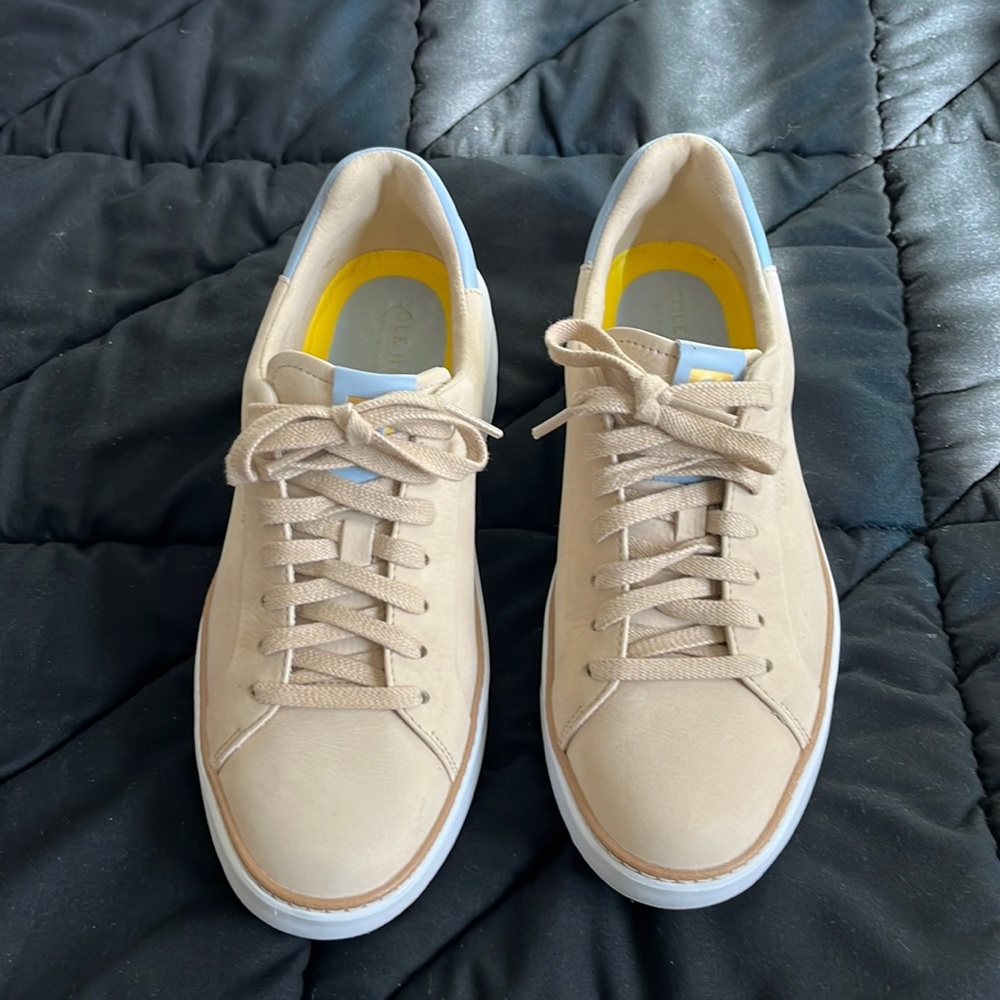 Size 8B Cole Hahn women shoes